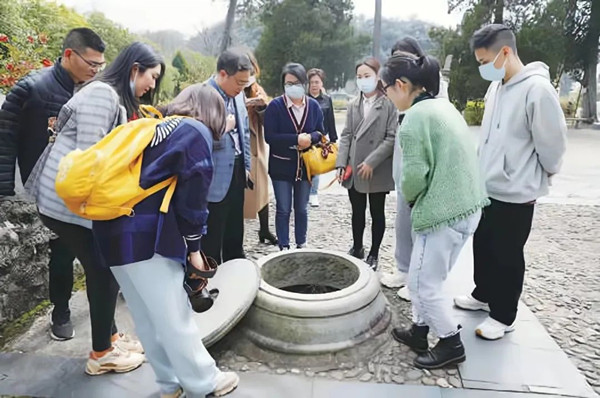 陈信凌.jpg