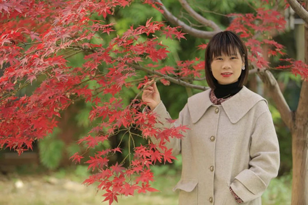 1f58b913afcf4737bca1d15d7fc4b394.jpg 芳香沁人 ,她是刘润香!.jpg